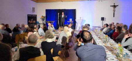 Zaubershow mit Blick ins Publikum