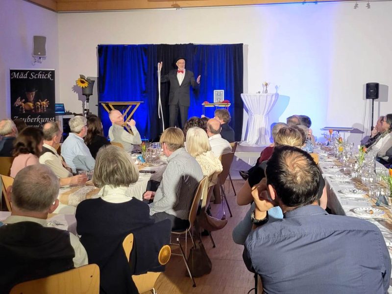 Zaubershow mit Blick ins Publikum